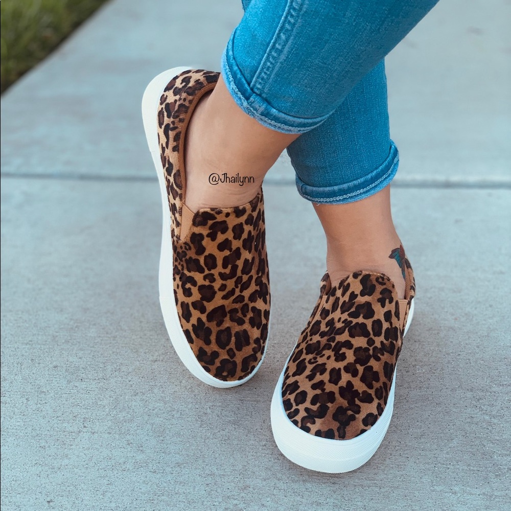 HP 😍 Soft Leopard print slip on sneaker - Picture 3 of 7